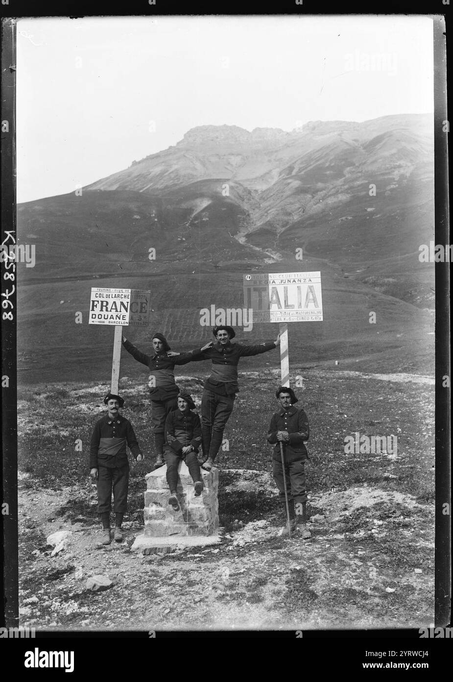 Cinq Chasseurs alpins au Col de Larche, 1912. Stockfoto Cinq Chasseurs alpins au Col de Larche, 1912. Stockfoto