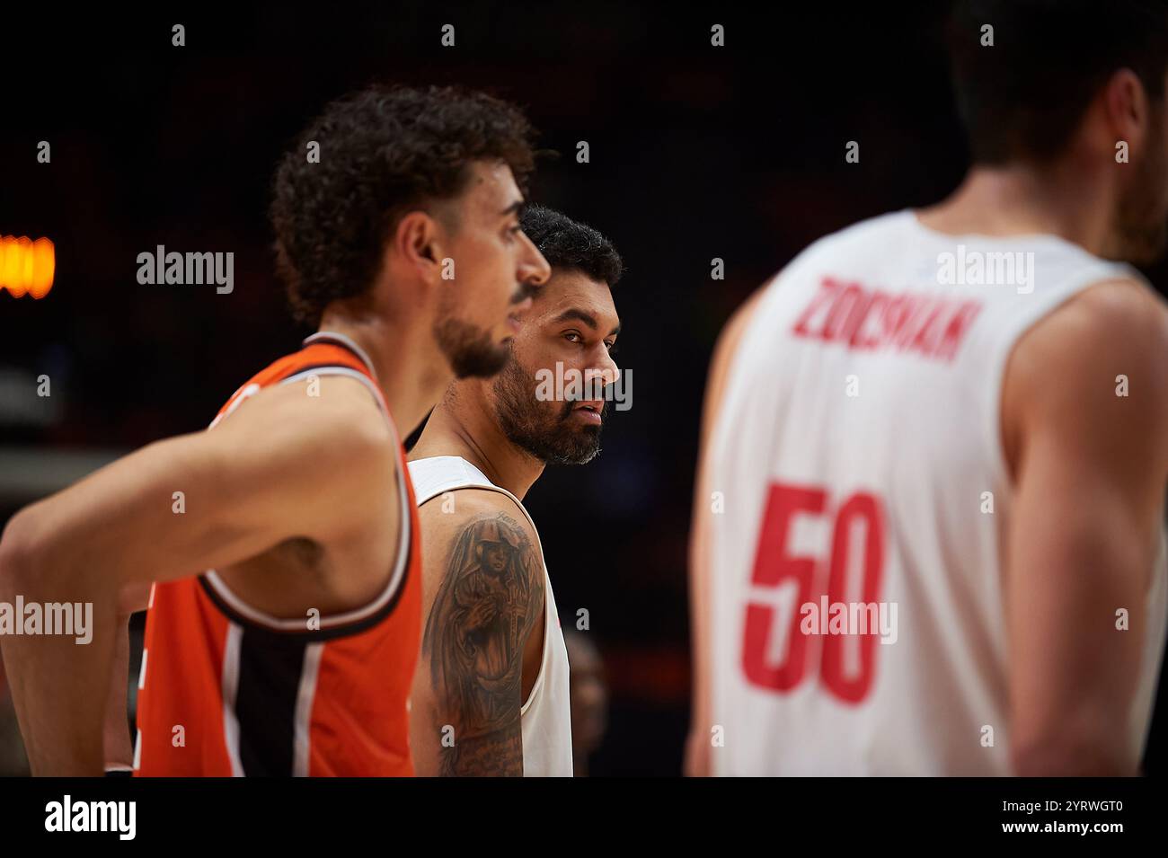 Valencia, Spanien. Dezember 2024. Josep Puerto of Valencia Basket wurde während der regulären Saison des BKT EuroCup in der Runde 10 zwischen Valencia Basket und Hapoel Jerusalem B.C. im Pabellon Fuente de San Luis (Valencia) gesehen. Ergebnis: Valencia Basket 96:83 Hapoel Jerusalem B.C. Credit: SOPA Images Limited/Alamy Live News Stockfoto