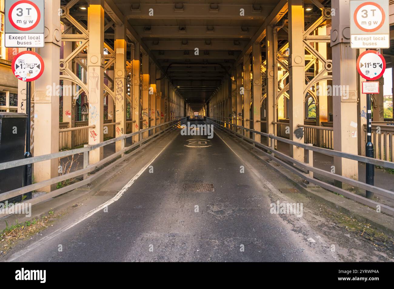 Newcastle Upon Tyne, Tyne and Wear, England, Großbritannien – 13. Juni 2023: Die untere Ebene der High Level Bridge Stockfoto