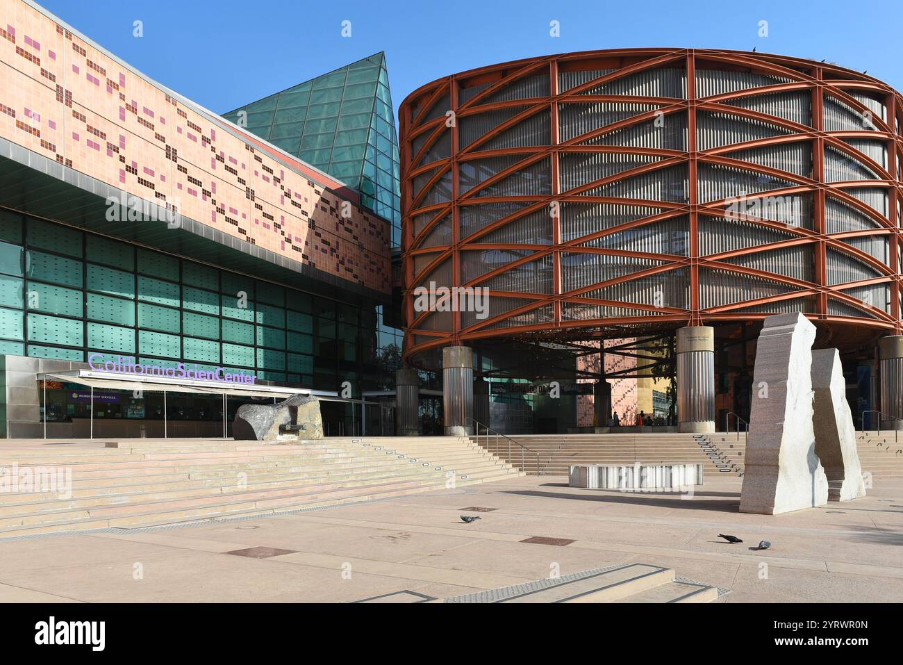 LOS ANGELES, KALIFORNIEN - 4. Dezember 2024: Das California Science Center ist eine staatliche Behörde und ein Wissenschaftsmuseum im Exposition Park. Stockfoto