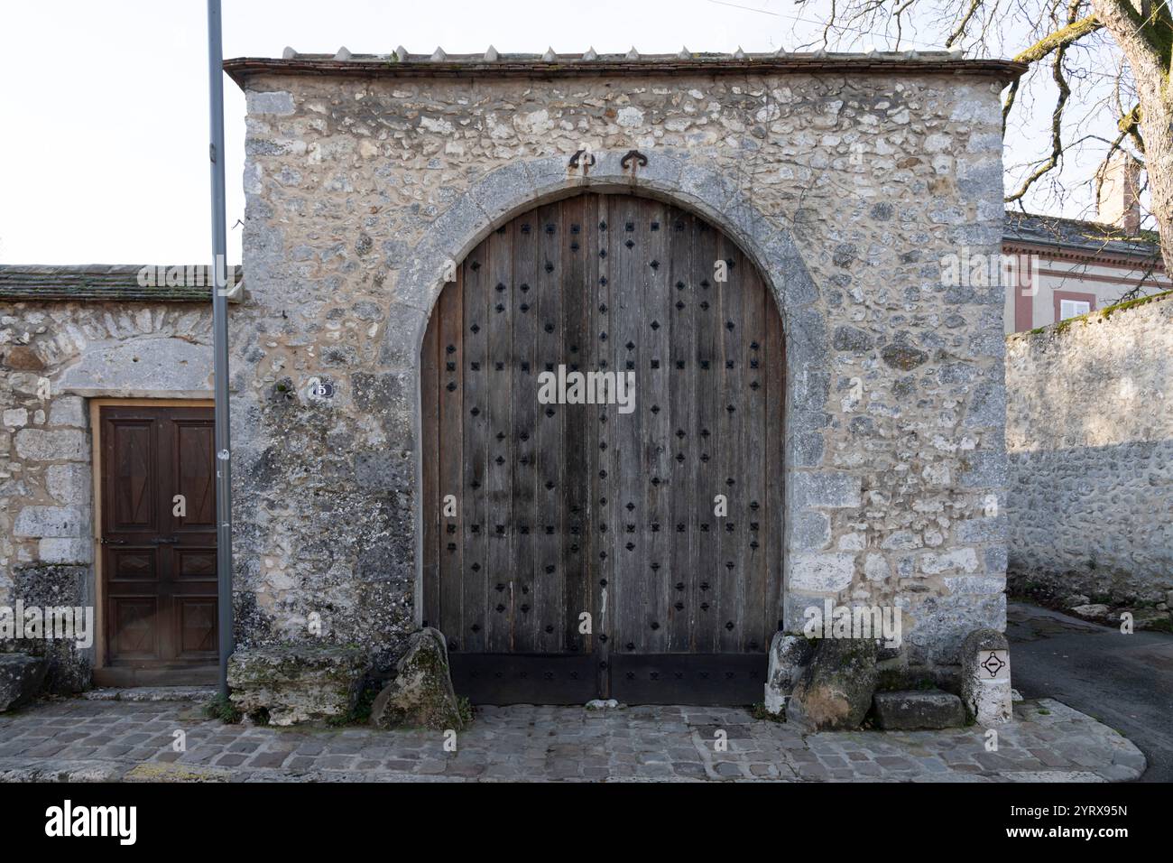 Provins, Frankreich - 11 30 2024: Panoramablick auf ein typisches Haus in der mittelalterlichen Stadt Stockfoto