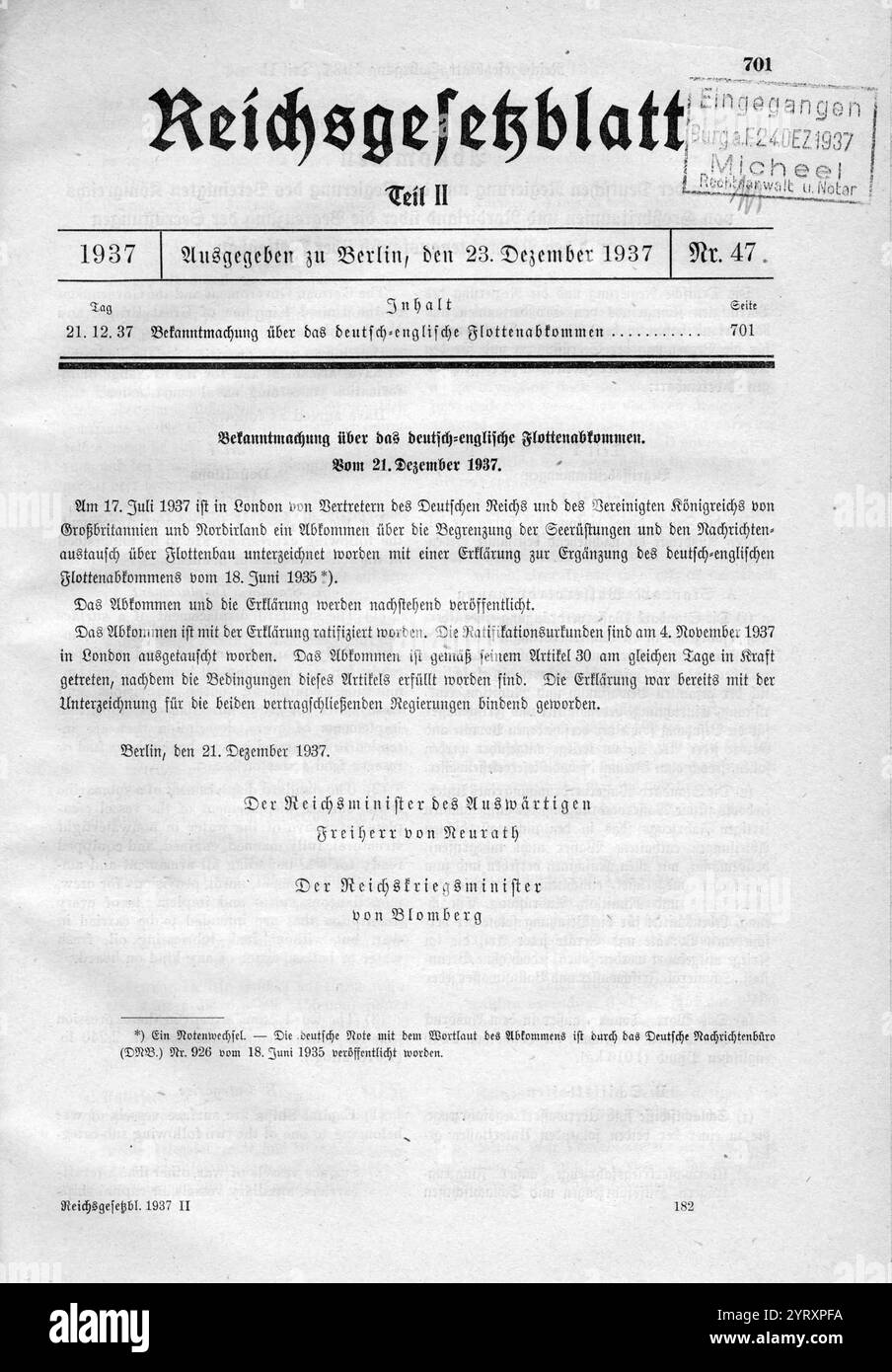 Das Anglo German Naval Agreement (AGNA) vom 18. Juni 1935 war ein Seevertrag zwischen dem Vereinigten Königreich und Deutschland, das die Größe der Kriegsmarine in Bezug auf die Royal Navy regelte. Im Anglo-Deutschen Marinevertrag wurde ein Verhältnis festgelegt, wonach die Gesamttonnage der Kriegsmarine dauerhaft 35 % der Gesamttonnage der Royal Navy betragen sollte. Es wurde am 12. Juli 1935 in der League of Nations Treaty Series registriert. Das Abkommen wurde am 28. April 1939 von Adolf Hitler aufgehoben. Scan aus dem Reichsgesetzblatt von Deutschland, 1937, Teil 2 Stockfoto Das Anglo German Naval Agreement (AGNA) vom 18. Juni 1935 war ein Seevertrag zwischen dem Vereinigten Königreich und Deutschland, das die Größe der Kriegsmarine in Bezug auf die Royal Navy regelte. Im Anglo-Deutschen Marinevertrag wurde ein Verhältnis festgelegt, wonach die Gesamttonnage der Kriegsmarine dauerhaft 35 % der Gesamttonnage der Royal Navy betragen sollte. Es wurde am 12. Juli 1935 in der League of Nations Treaty Series registriert. Das Abkommen wurde am 28. April 1939 von Adolf Hitler aufgehoben. Scan aus dem Reichsgesetzblatt von Deutschland, 1937, Teil 2 Stockfoto