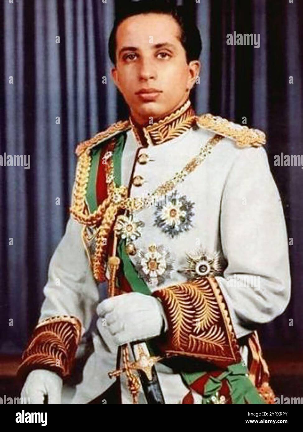 Faisal II (1935 ? 14. Juli 1958) war der letzte König des Irak. Er regierte vom 4. April 1939 bis zum Juli 1958, als er während der Revolution vom 14. Juli getötet wurde. Dieser Regizid markierte das Ende der siebenunddreißig Jahre alten Haschemitischen Monarchie im Irak, die dann zur republik wurde. Stockfoto