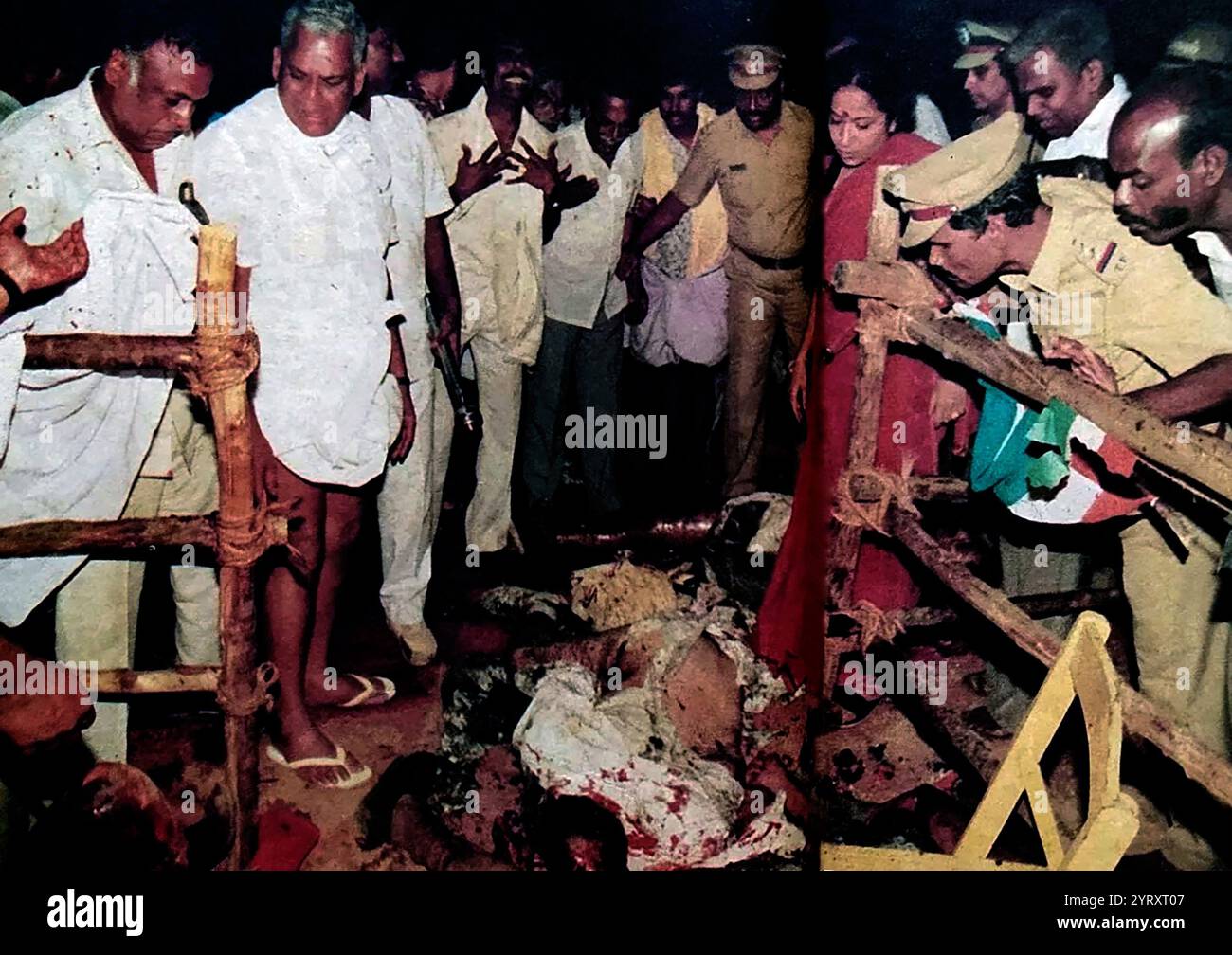 Ermordung des ehemaligen indischen Premierministers Rajiv Gandhi. Die Ermordung ereignete sich als Folge eines Selbstmordanschlags in Sriperumbudur in Tamil Nadu, Indien am 21. Mai 1991. Neben Gandhi und dem Attentäter wurden mindestens 14 weitere getötet. Sie wurde von dem 22-jährigen Kalaivani Rajaratnam durchgeführt, einem Mitglied der verbotenen Sri-lankischen Tamil-Separatisten-Rebellenorganisation Liberation Tigers of Tamil Eelam (LTTE). Stockfoto