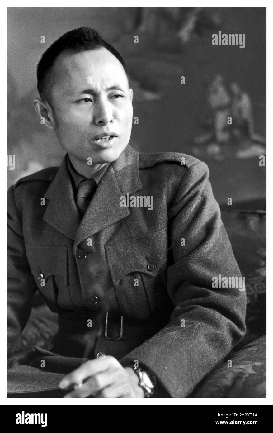 Aung San (1915 1947), burmesischer Politiker, Unabhängigkeitsaktivist und Revolutionär. Er war maßgeblich an Myanmars Kampf um die Unabhängigkeit von der britischen Herrschaft beteiligt, wurde aber nur sechs Monate vor der Verwirklichung seines Ziels ermordet. Aung San gilt als Begründer des heutigen Myanmars und der Tatmadaw (der Streitkräfte des Landes) und wird gemeinhin mit den Titeln „Vater der Nation“, „Vater der Unabhängigkeit“ bezeichnet. Stockfoto