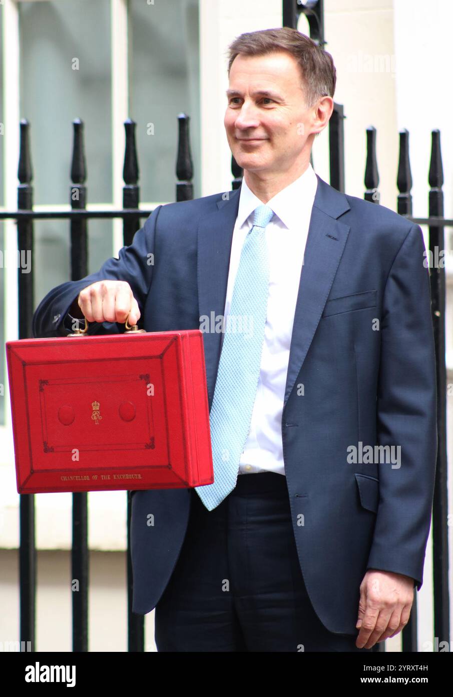 Jeremy Hunt stellt den endgültigen Haushalt der konservativen Regierung im März 2024 vor. Jeremy Richard Streynsham Hunt (* 1. November 1966 in London) ist ein britischer Politiker, der von 2022 bis 2024 als Finanzminister und von 2018 bis 2019 als Außenminister tätig war und zuvor von 2012 bis 2018 als Staatssekretär für Gesundheit und Soziales tätig war Stockfoto