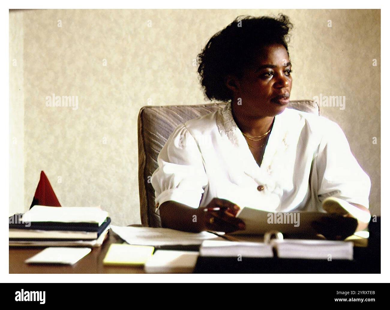 Agathe Uwilingiyimana (1953 ? 7. April 1994), war eine ruandische politische Persönlichkeit. Sie war vom 18. Juli 1993 bis zu ihrer Ermordung am 7. April 1994 als Premierministerin Ruandas tätig. In den Stunden vor ihrem Tod war sie auch Ruandas amtierendes Staatsoberhaupt. Stockfoto