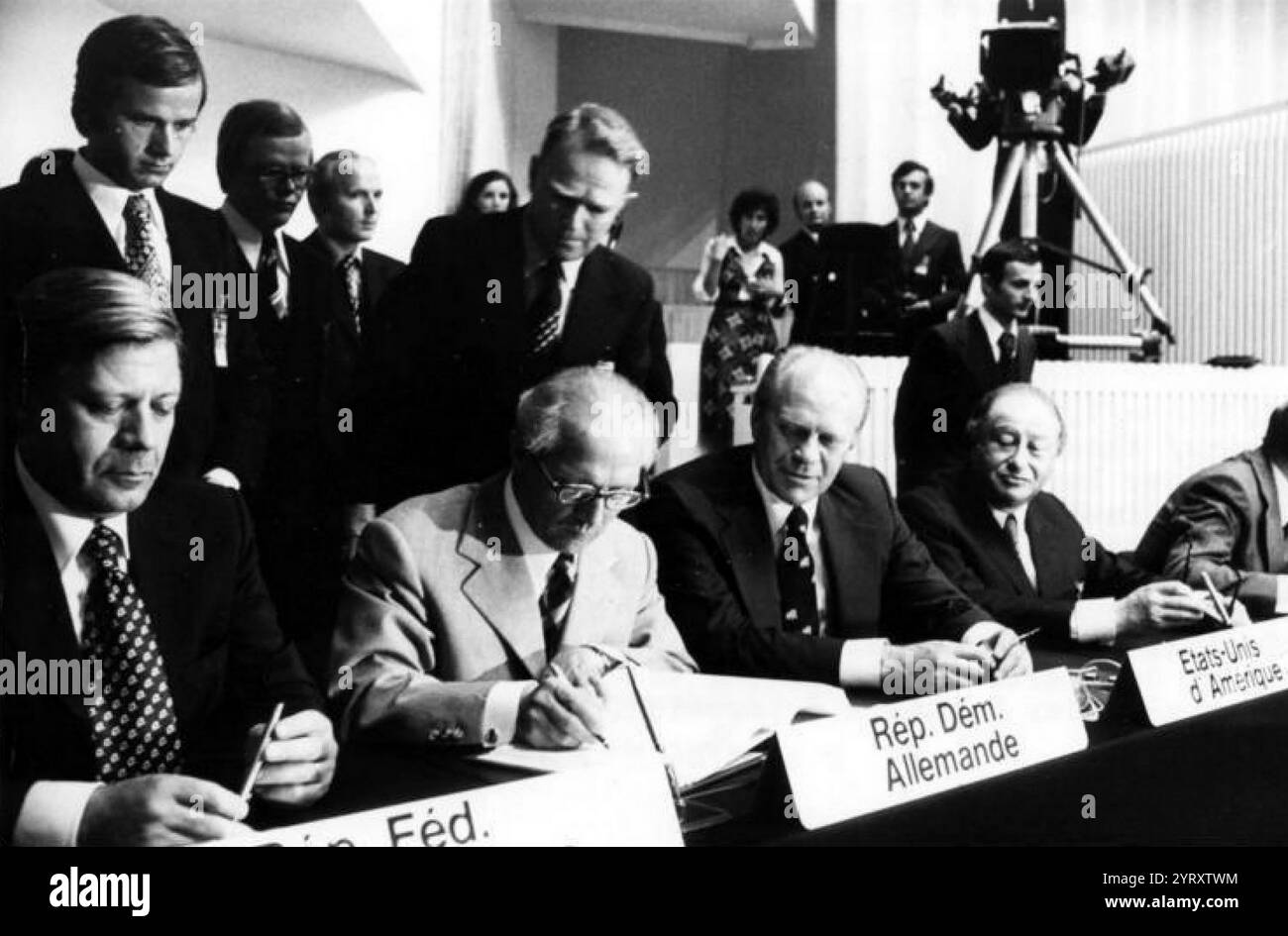 Konferenz für Sicherheit in Europa in Helsinki. Bei der Unterzeichnung der Schlussakte am 1. August 1975. Von links nach rechts. Helmut Schmidt, Bundeskanzler der Bundesrepublik Deutschland, Erich Honecker, erster Sekretär des Zentralkomitees der Sozialistischen Einheitspartei Deutschlands, Gerald Ford, Präsident der Vereinigten Staaten von Amerika, Bruno Kreisky, Bundeskanzler der Republik Österreich Stockfoto