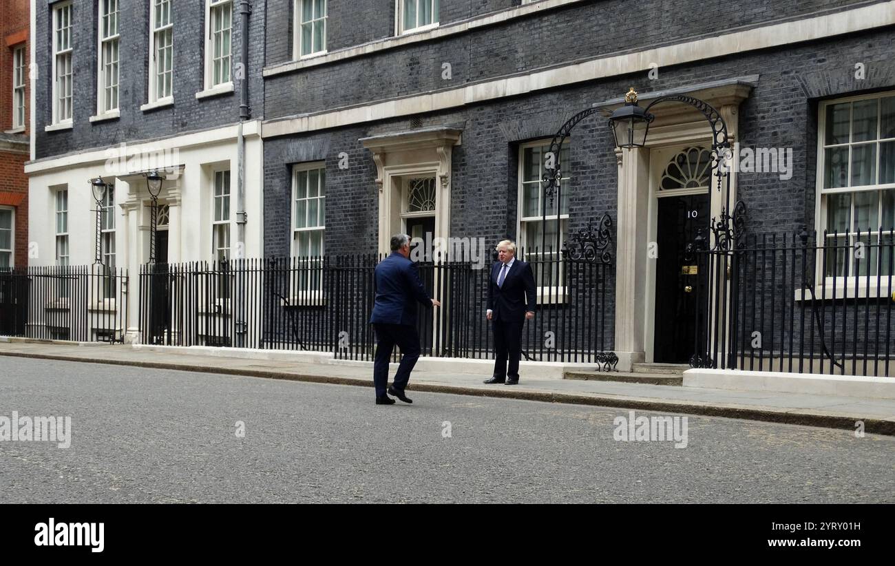 Viktor Orban besucht Boris Johnson am 28. Mai 2021 in London. Viktor Mihaly Orban (* 1963) ist ein ungarischer Politiker, der seit 2010 ungarischer Premierminister ist und von 1998 bis 2002 Premierminister war. Seit 1993 ist er Präsident der Fidesz, einer konservativen Partei, mit einer kurzen Pause zwischen 2000 und 2003. Stockfoto