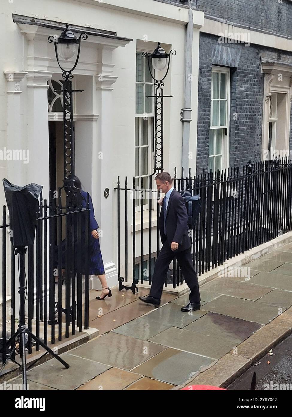Der britische Finanzminister Jeremy Hunt kommt an seinem letzten Tag im Amt in der 11 Downing Street an. Juli b2024 Stockfoto