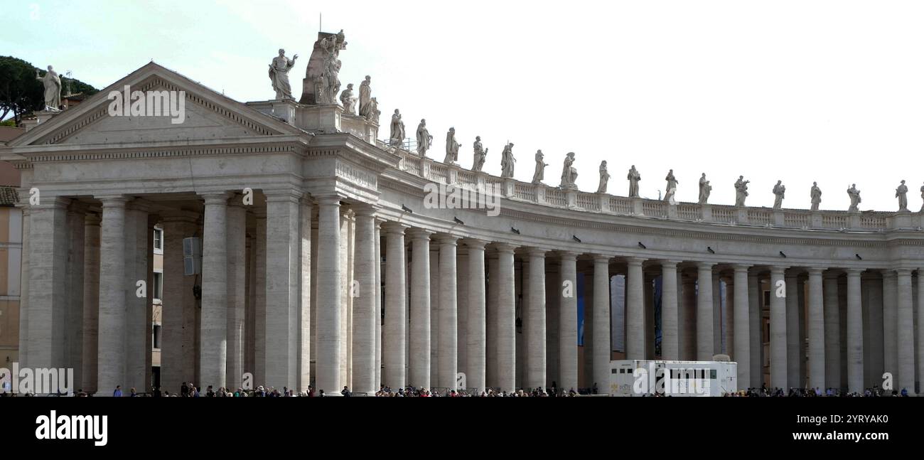 Berninis Kolonnade, Vatikanstadt, Rom von Gian Lorenzo Bernini (1598–1680), italienischer Bildhauer und Architekt Stockfoto