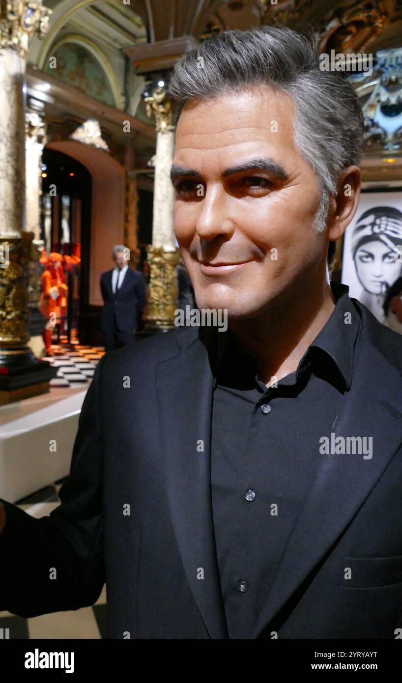 Wachsfiguren mit George Clooney (* 1961); US-amerikanischer Schauspieler, Regisseur, Produzent, Drehbuchautor und Geschäftsmann . Er erhielt drei Golden Globe Awards für seine Arbeit als Schauspieler und zwei Academy Awards Stockfoto