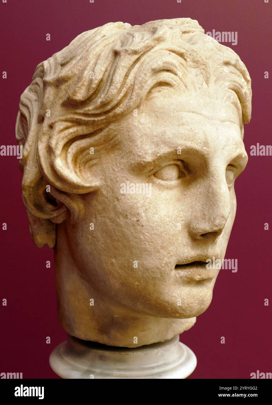 Marmorkopf von Alexander dem Großen 356-323 v. Chr. Hellenistische Periode 2. Jahrhundert v. Chr., gefunden im Pergamum (Istanbul Museum). Stockfoto
