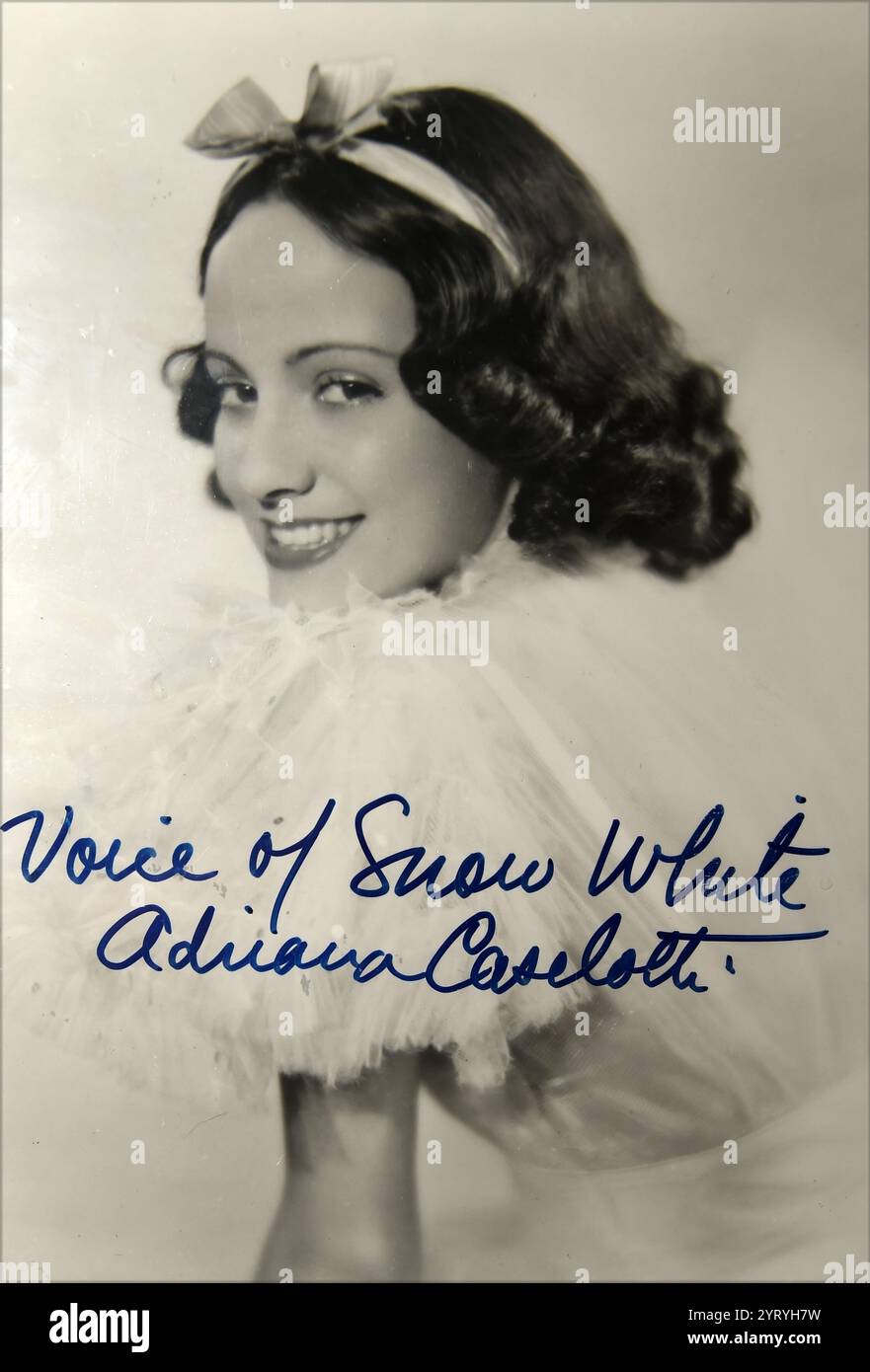 Adriana Caselotti (6. Mai 1916 ? 18. Januar 1997) war eine US-amerikanische Schauspielerin, Stimmdarstellerin und Sängerin. Caselotti war die Stimme der Titelfigur des ersten Walt Disney-Zeichentrickfilms Schneewittchen und die sieben Zwerge, nach dem sie 1994 als Disney Legend benannt wurde, was sie zur ersten weiblichen Sprecherin machte. Stockfoto