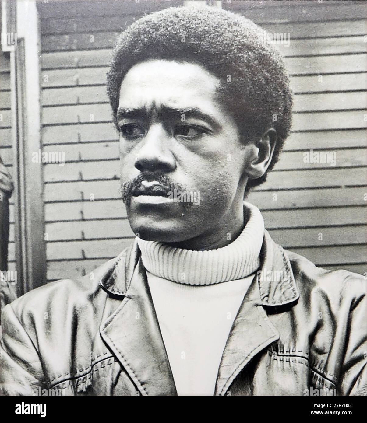 Robert George „Bobby“ Seale (* 1936), US-amerikanischer Politiker und Autor. 1966 war er Mitbegründer der Black Panther Party mit Huey P. Newton. Die Partei wurde als „Black Panther Party for Self-Defence“ gegründet und verfolgte hauptsächlich die Überwachung der Polizeiaktivitäten und die Bekämpfung der Polizeibrutalität in schwarzen Gemeinden, zuerst in Oakland, Kalifornien und später in Städten in den Vereinigten Staaten Stockfoto