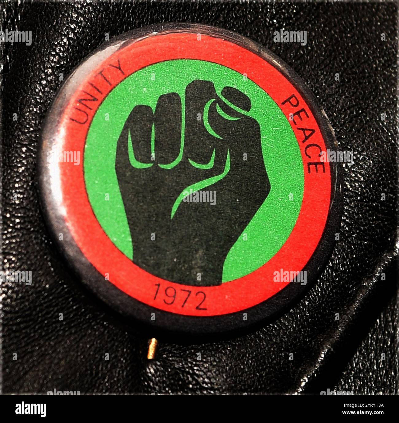 Abzeichen der Black Panther Party (BPP), einer revolutionären sozialistischen politischen Organisation, die von den marxistischen Studenten Bobby Seale (Vorsitzender) und Huey Newton (Verteidigungsminister) im Oktober 1966 in Oakland, Kalifornien gegründet wurde. Die Partei war von 1966 bis 1982 in den Vereinigten Staaten aktiv Stockfoto