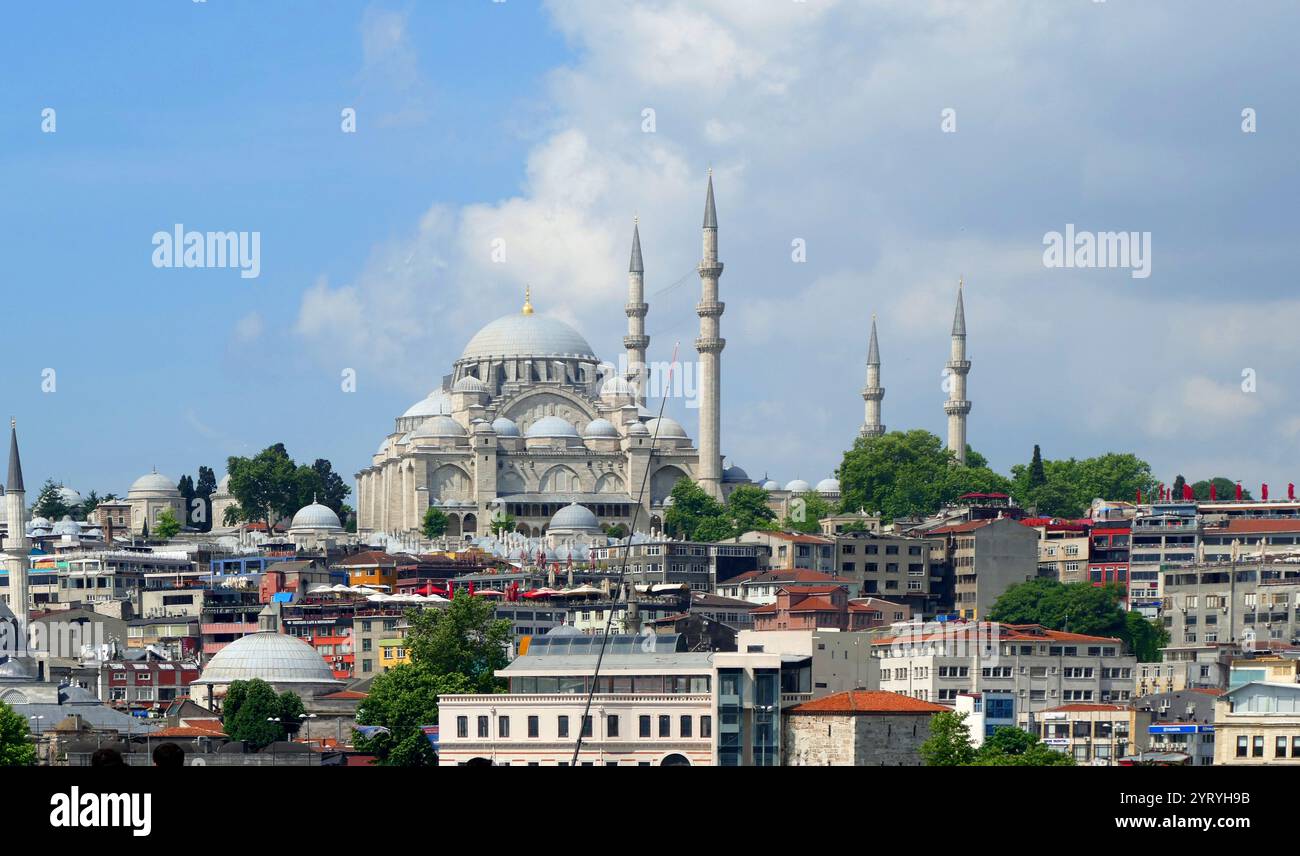 Die Sultan-Ahmed-Moschee oder Sultan-Ahmet-Moschee in Istanbul, Türkei. Die Blaue Moschee, wie sie im Volksmund genannt wird, wurde zwischen 1609 und 1616 unter der Herrschaft von Ahmed I. errichtet Stockfoto