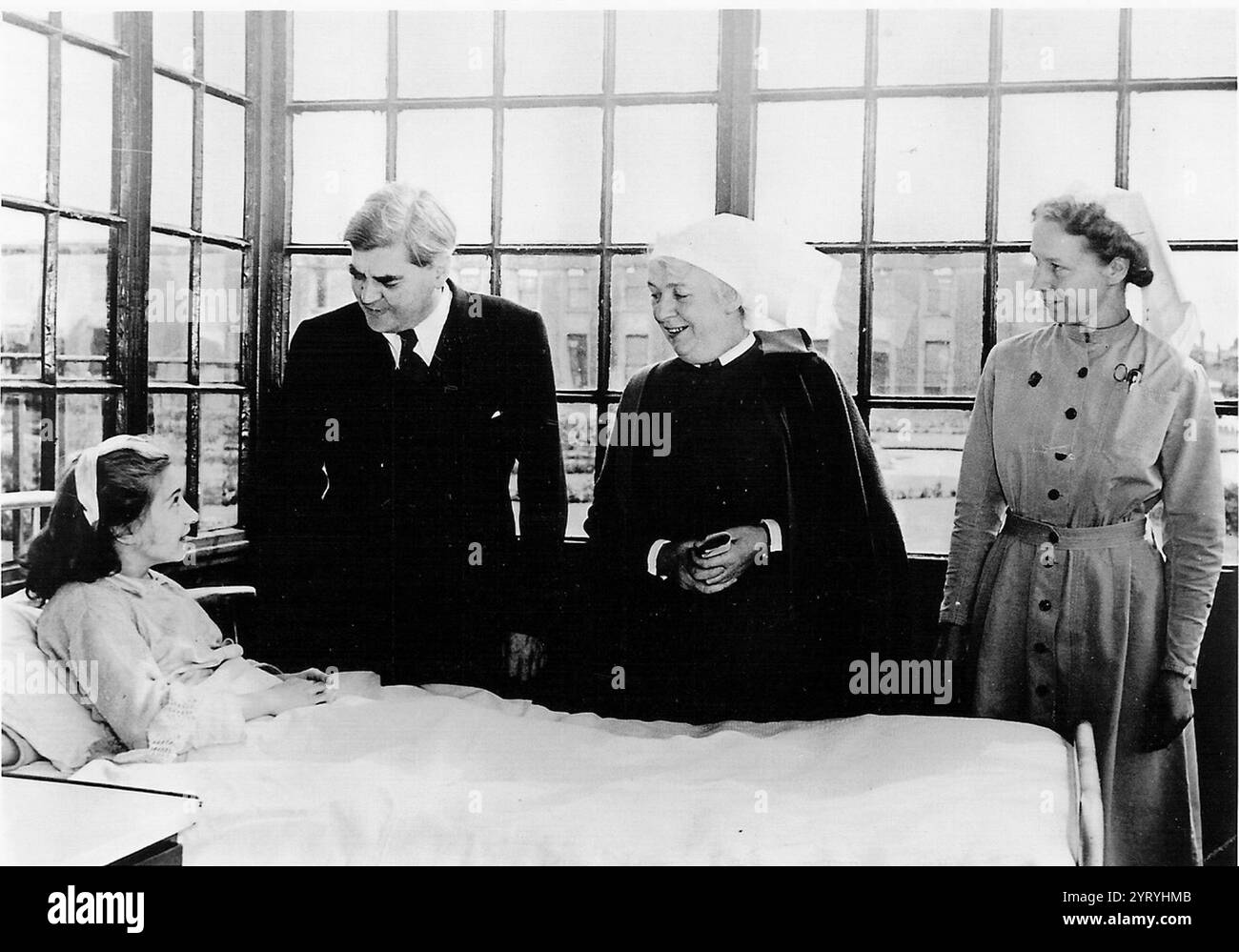 Aneurin Bevan, Gesundheitsminister, am ersten Tag des National Health Service, 5. Juli 1948 im Park Hospital, Davyhulme, bei Manchester Stockfoto