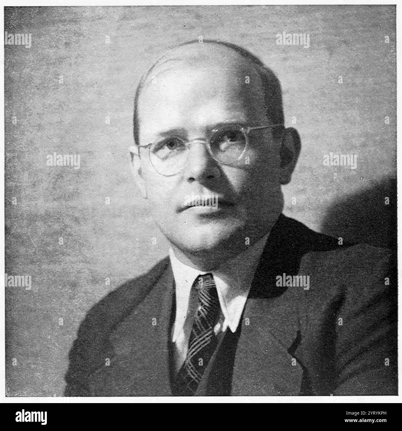 Dietrich Bonhoeffer 1906 ? 9. April 1945) war ein deutscher lutherischer Pastor, Theologe und antinationalfeindlicher Dissident. Bonhoeffer war bekannt für seinen Widerstand gegen die Nazi-Diktatur, einschließlich der Opposition gegen das NS-Euthanasie-Programm und die völkermörderische Verfolgung der Juden. Bonhoeffer wurde beschuldigt, mit dem Attentat Hitlers am 20. Juli in Verbindung gebracht zu werden, und wurde am 9. April 1945 während des Zusammenbruchs des Nazi-Regimes gehängt. Stockfoto