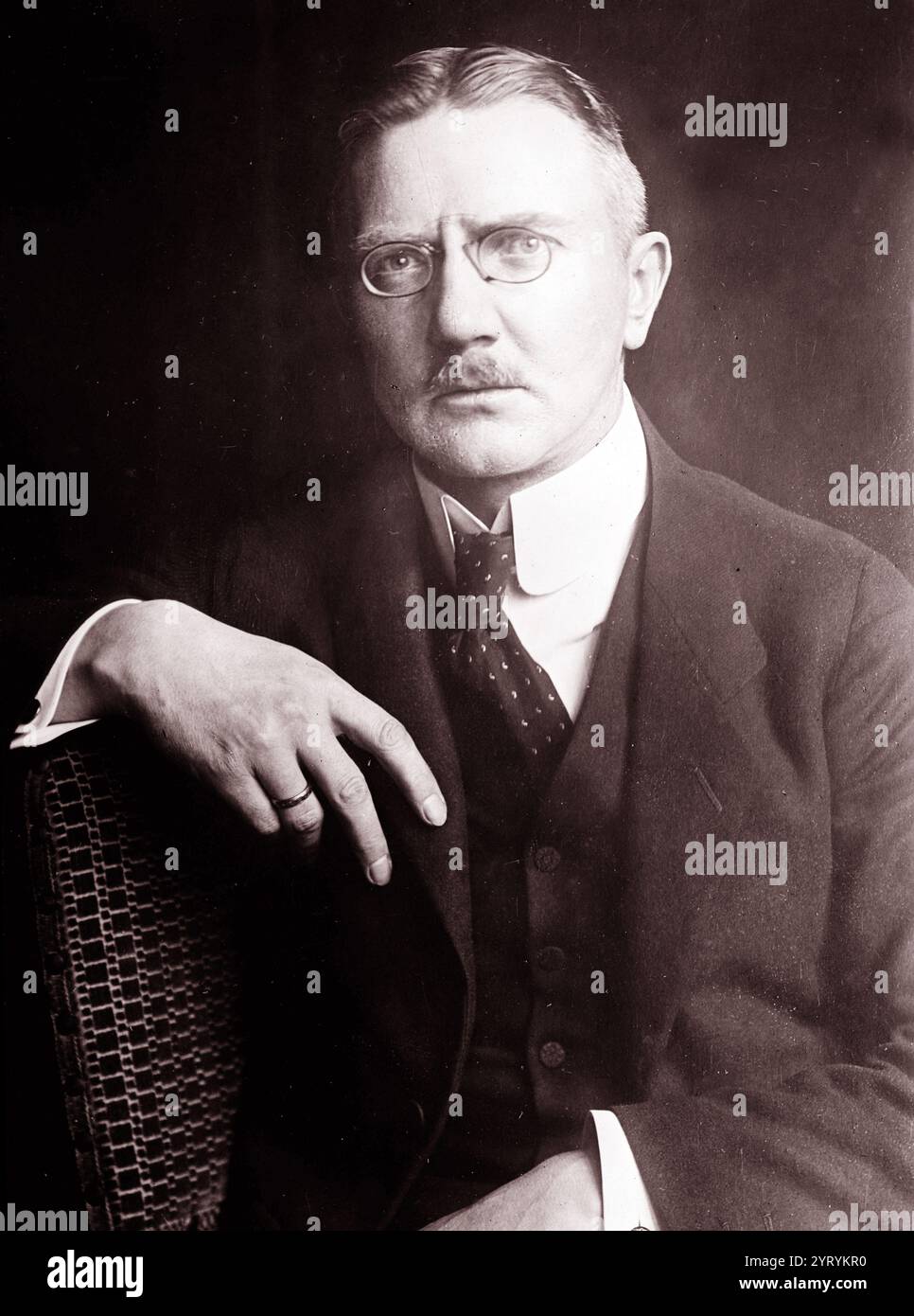 Hjalmar Schacht (1877 ? 1970), deutscher Ökonom, Banker und Währungskommissar und Präsident der Reichsbank unter der Weimarer Republik. Er war ein heftiger Kritiker der Reparationsverpflichtungen seines Landes nach dem Ersten Weltkrieg. Er diente in der Regierung Adolf Hitlers als Präsident der Reichsbank (1933?1939) und als Wirtschaftsminister (August 1934 ? November 1937). Stockfoto