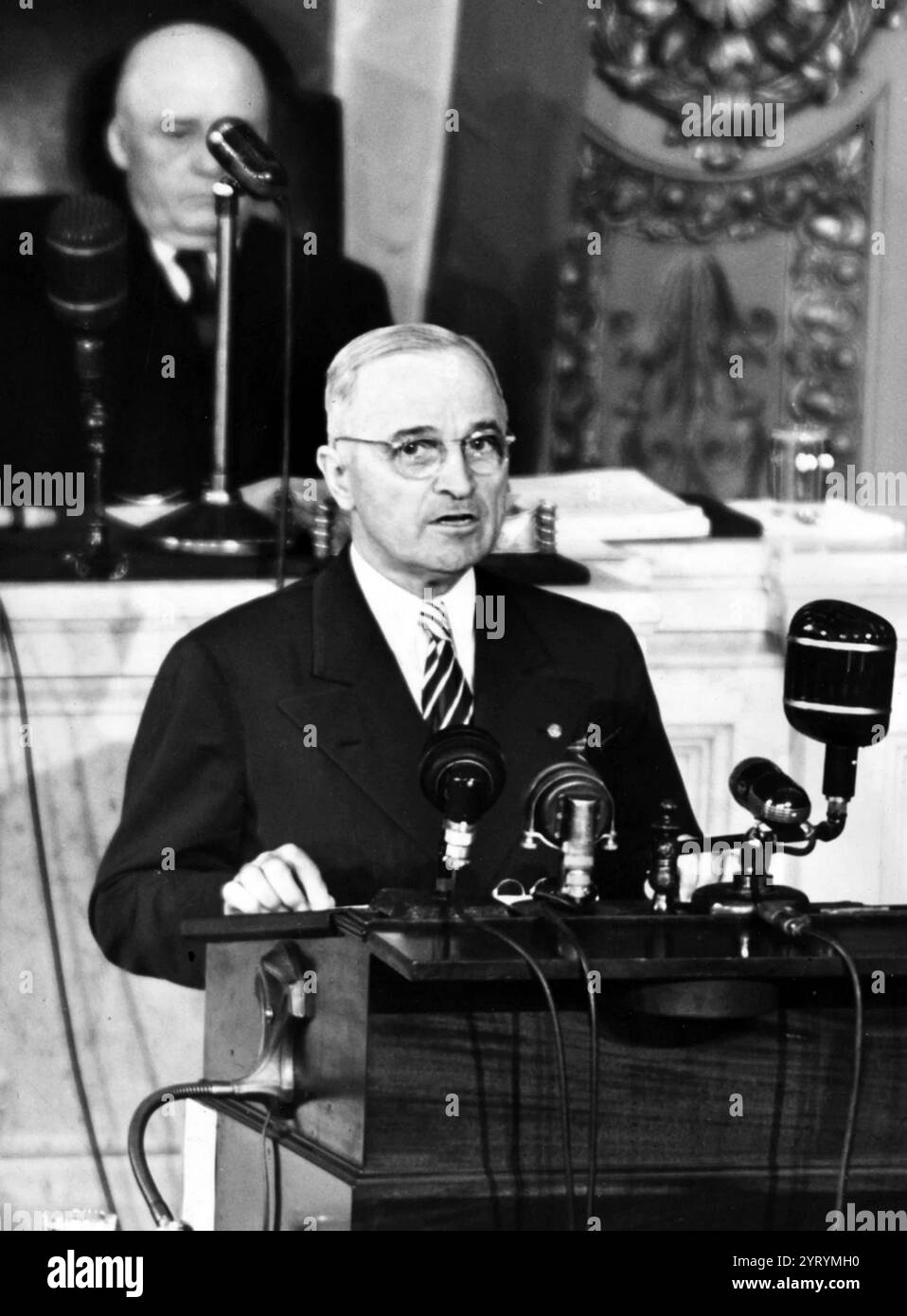 Die Truman-Doktrin war eine amerikanische Außenpolitik der amerikanischen 'Unterstützung für Demokratien gegen autoritäre Bedrohungen'. Die Doktrin bestand darin, dem Wachstum des Sowjetblocks während des Kalten Krieges entgegenzuwirken. Der Kongress wurde am 12. März 1947 von Präsident Harry S. Truman angekündigt. Sie führte 1949 zur Bildung der NATO Stockfoto