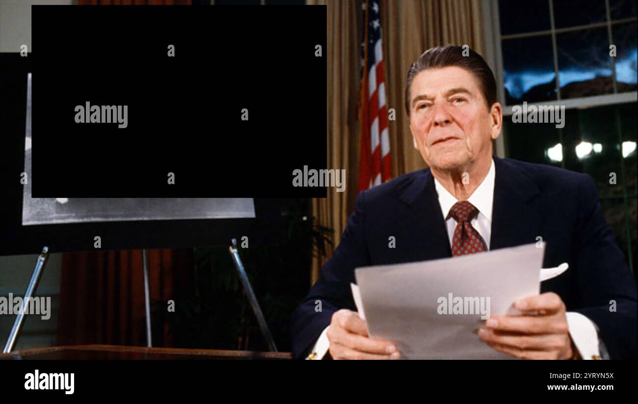 Präsident Ronald Reagan spricht vor der Nation vom Oval Office on National Security, der strategischen Verteidigung (SDI) oder von Star Wars? Rede. 1983. Stockfoto