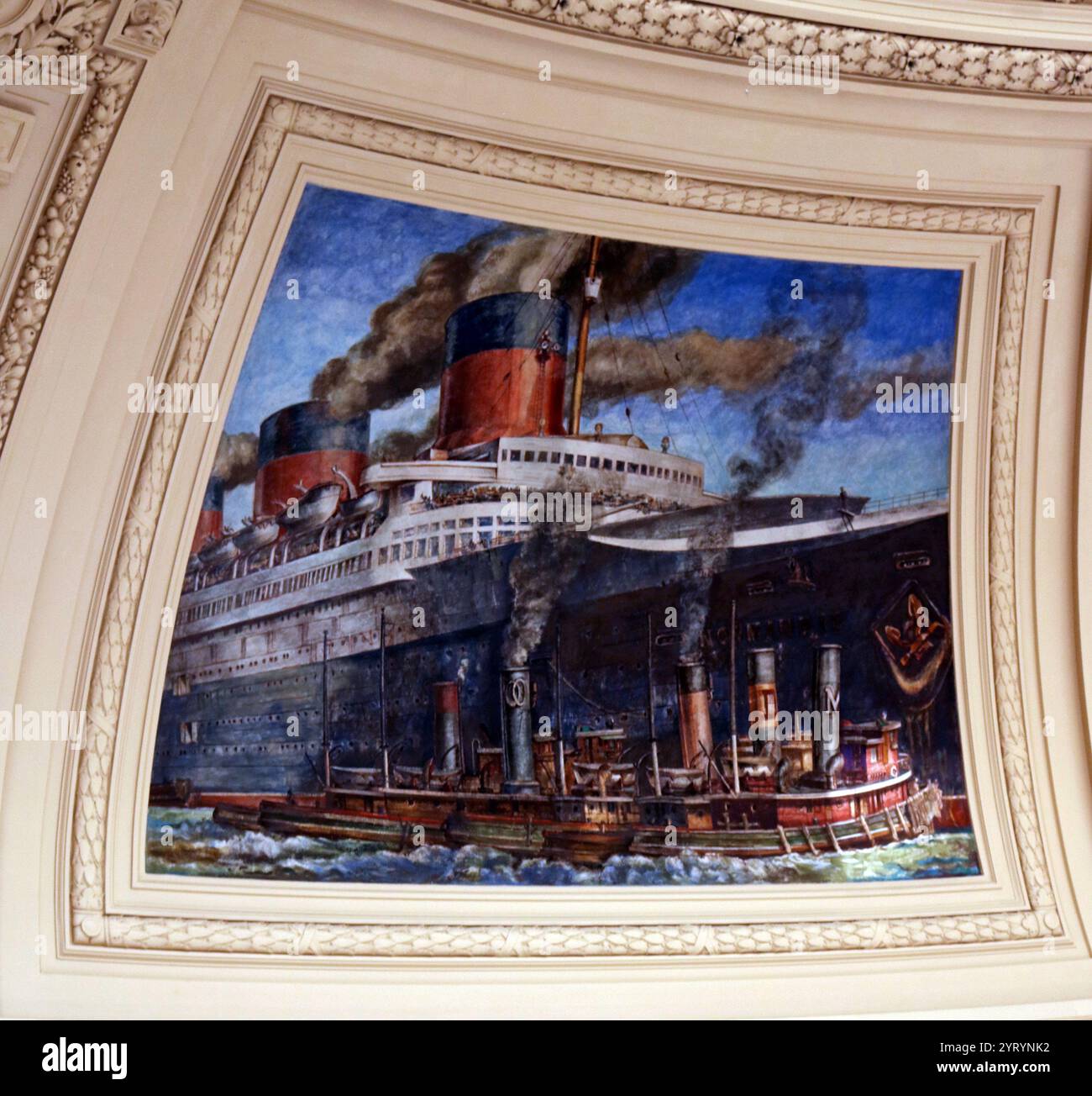 Wandgemälde mit Tafelfresko-Secco, gemalt 1937 von Reginald Marsh im Rahmen des Treasury Relief Art Project. Die größeren Wandgemälde zeigen Schifffahrtsaktivitäten im Hafen von New York und New Jersey. Sie befinden sich im Alexander Hamilton U.S. Custom House (ursprünglich New York Custom House), einem Regierungsgebäude, Museum und ehemaligen Zollhaus in 1 Bowling Green, nahe dem südlichen Ende von Manhattan in New York City, New York, USA. Stockfoto