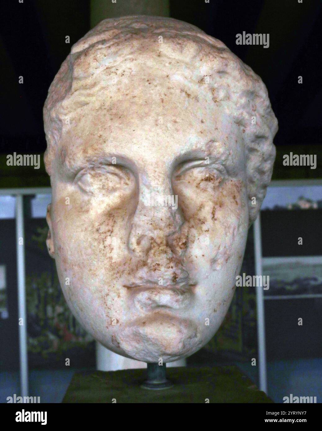 Gehen Sie von einer Statue von Demeter, 3.-4. Jahrhundert v. Chr., Griechisch, Athen. Stockfoto Gehen Sie von einer Statue von Demeter, 3.-4. Jahrhundert v. Chr., Griechisch, Athen. Stockfoto