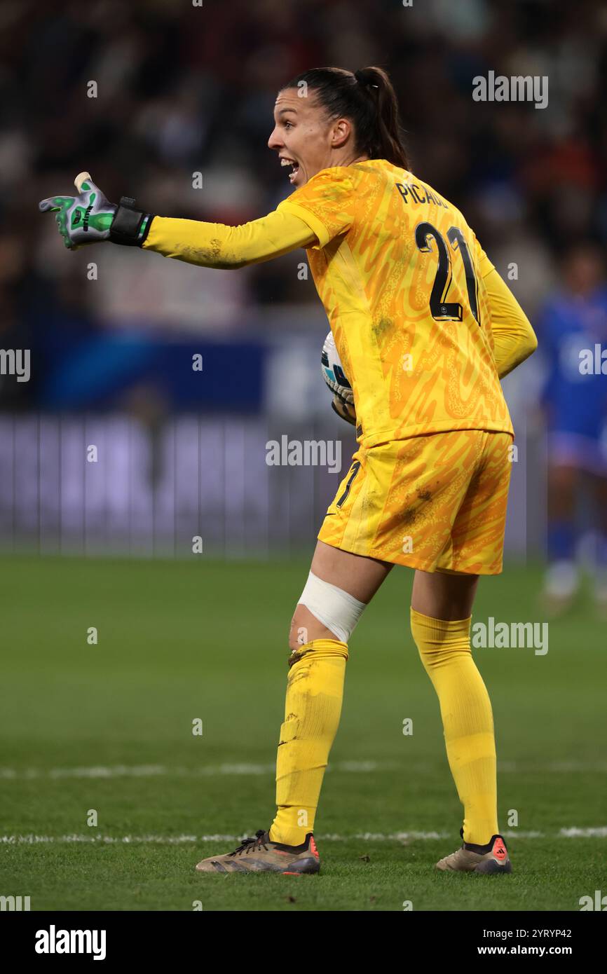 Nizza, Frankreich. Dezember 2024. Constance Picaud von Frankreich reagiert beim Internationalen Freundschaftsspiel im Allianz Riviera Stadium in Nizza. Der Bildnachweis sollte lauten: Jonathan Moscrop/Sportimage Credit: Sportimage Ltd/Alamy Live News Stockfoto