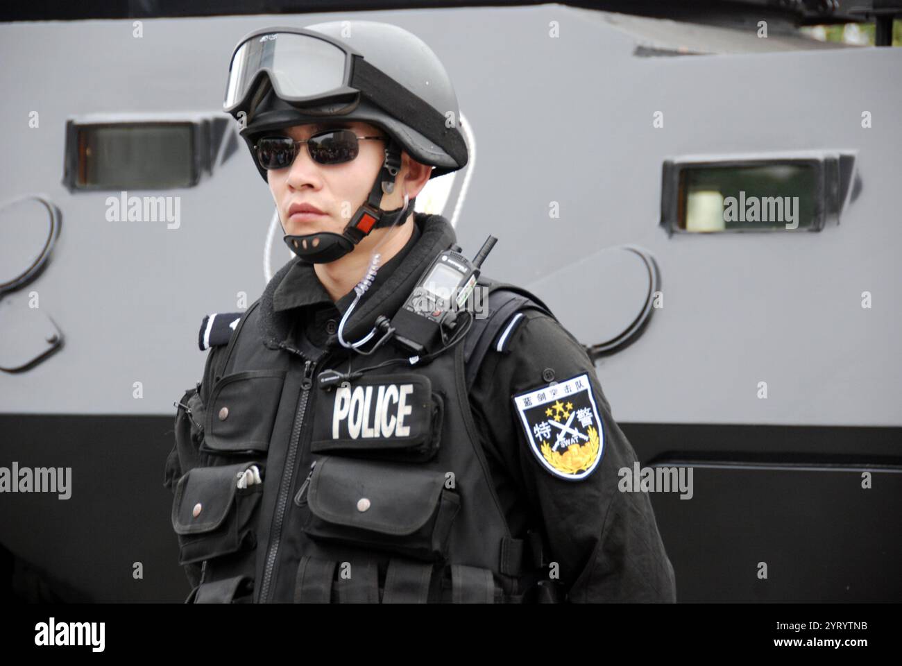 Die Beijing Special Weapons and Tactics Unit (SWAT), auch als Beijing Special Police Force bekannt, ist eine taktische Polizeieinheit in der Volksrepublik China, die sich mit Vorfällen befasst, die über die Fähigkeiten normaler Streifenoffiziere hinausgehen, wie Geiselsituationen, Haftbefehle und Aufstandskontrolle Stockfoto