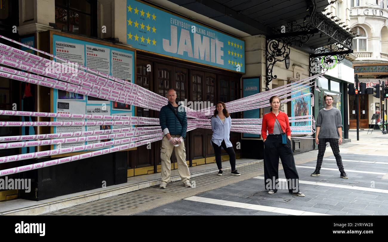 Protest darüber, dass in London während der COVID-19-Pandemie Theater nicht wieder eröffnet werden, da die Lockdown-Vorschriften für andere Wirtschaftssektoren gelockert werden. Juli 2020 Stockfoto