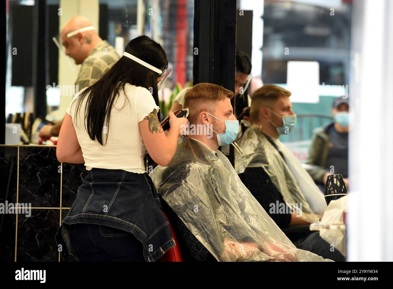 Der Friseursalon in London ist bereit für die Wiedereröffnung nach der Lockdown. Juli 2020 Stockfoto