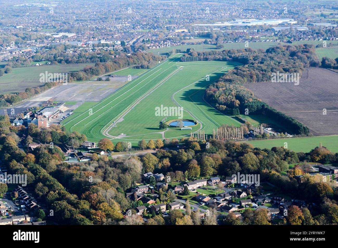 Ein Drohnenfoto von Haydock Racecourse im Nordwesten Englands, Großbritannien Stockfoto