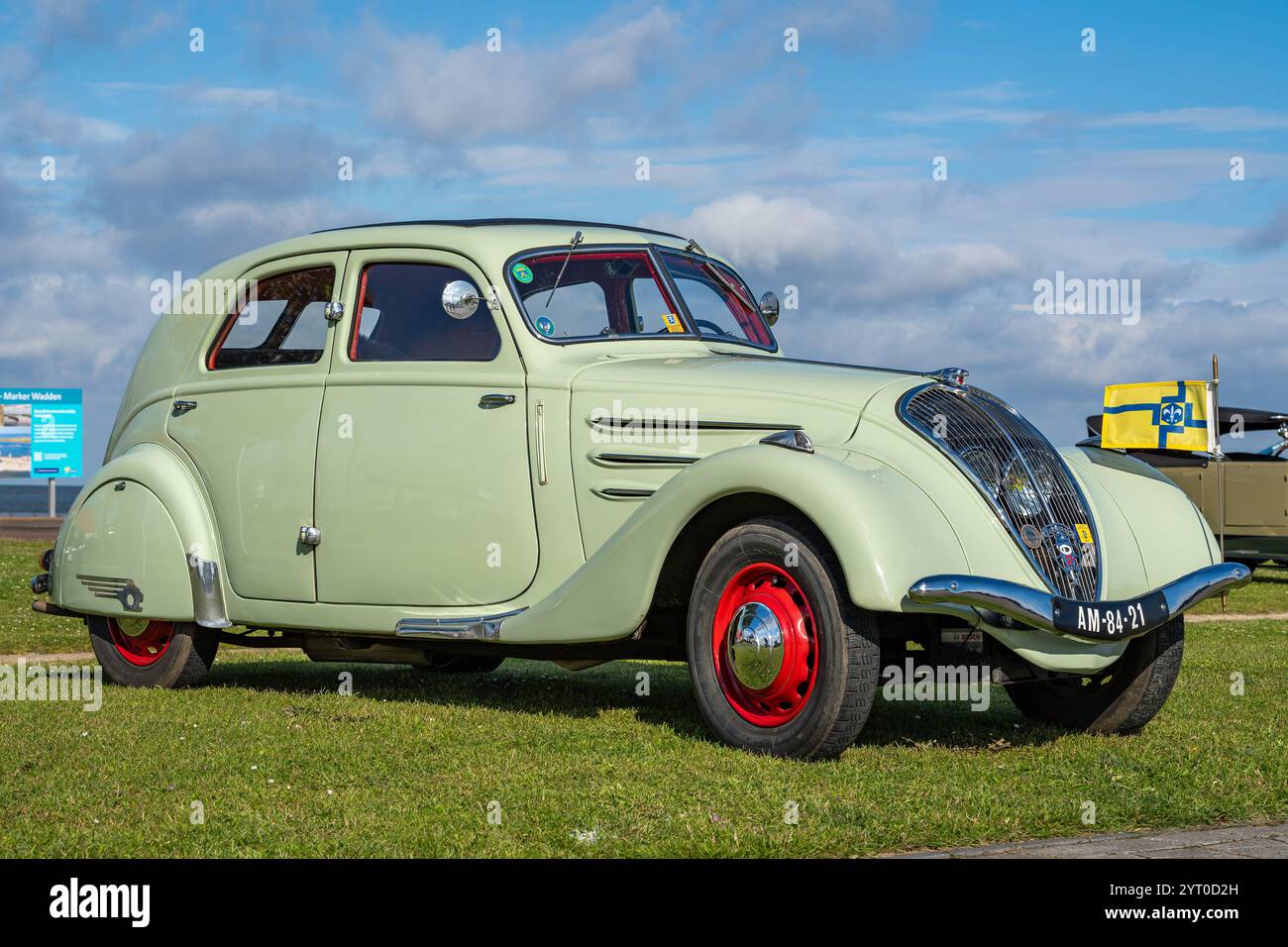 Lelystad, Niederlande, 16.06.2024, französischer Oldtimer Peugeot 402 Legere aus dem Jahr 1938 beim National Old Timer Day Stockfoto