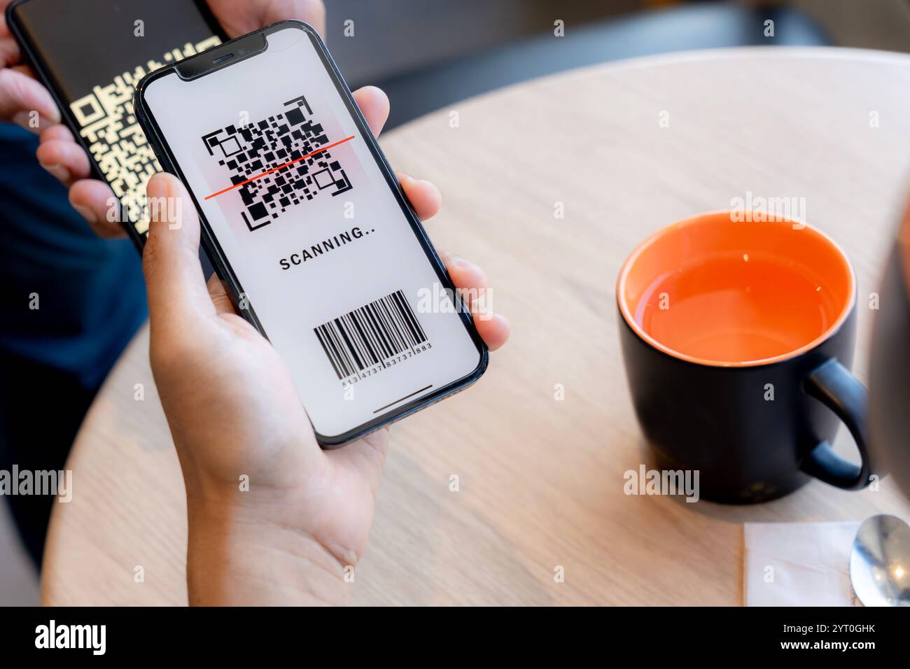 Verwenden von Smartphone Pay mit QR-Code Stockfoto