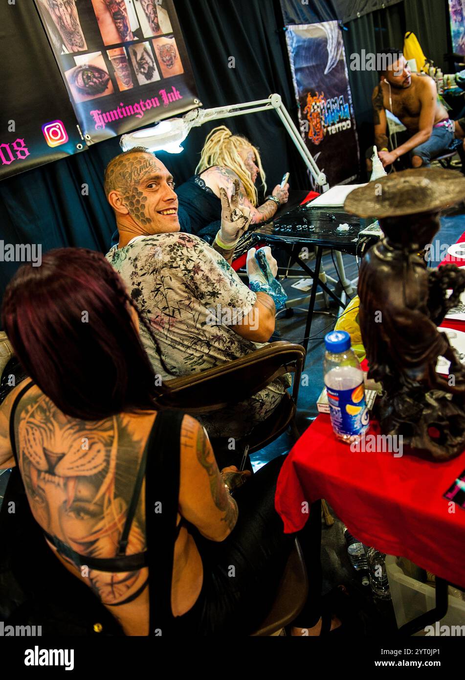 HINWEIS AN SCHREIBTISCHE: Tattoo Trojans Doncaster Tattoo Convention Doncaster, England, ca. 2018 Bilder bleiben urheberrechtlich geschützt. Foto zum Lesen: Rob Leyla Stockfoto