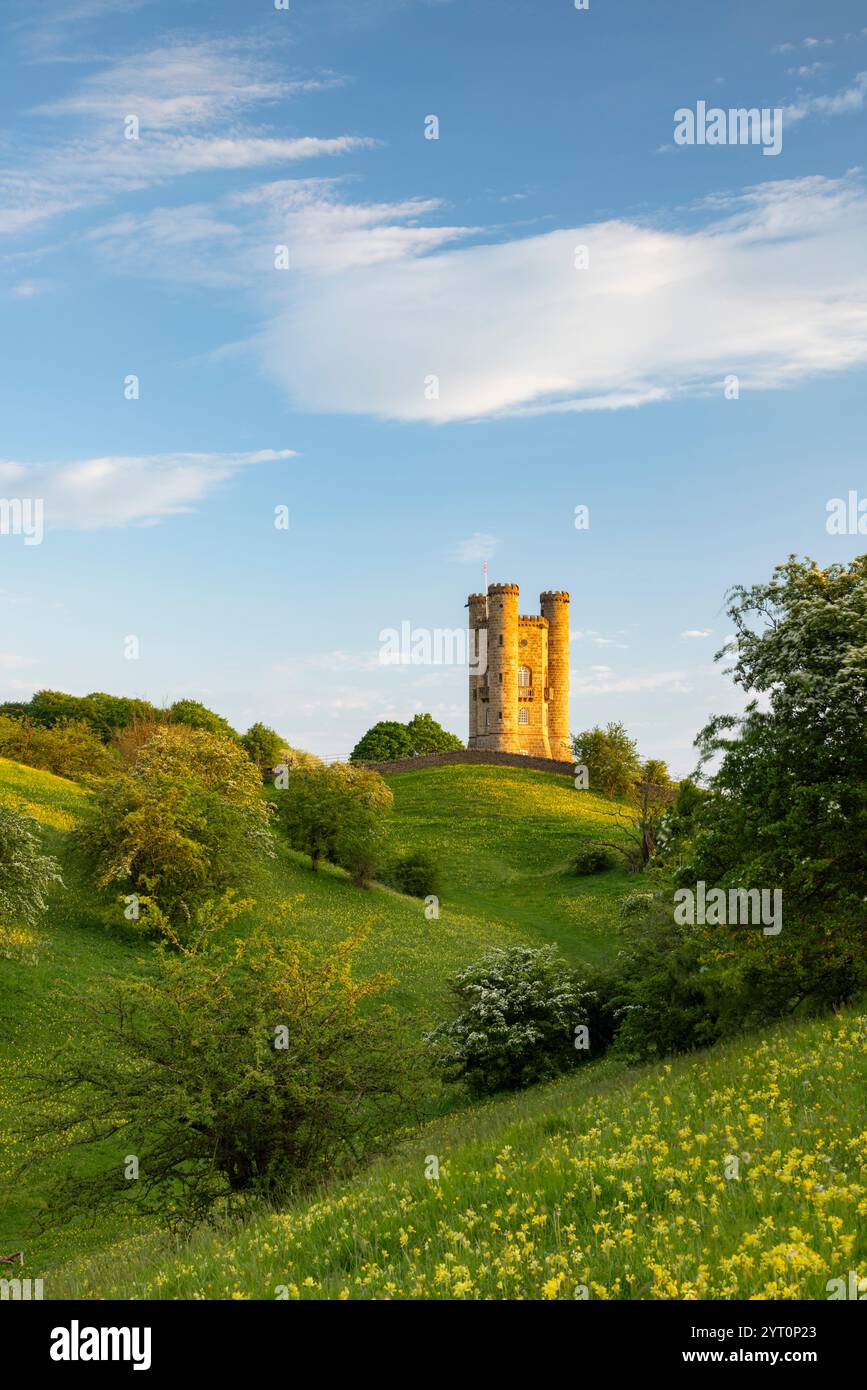 Broadway Tower in den Cotswolds, Worcestershire, England. Frühjahr (Mai) 2024. Stockfoto