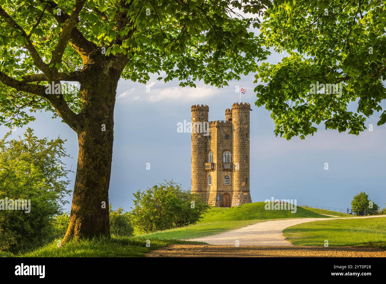 Broadway Tower in den Cotswolds, Worcestershire, England. Frühjahr (Mai) 2024. Stockfoto