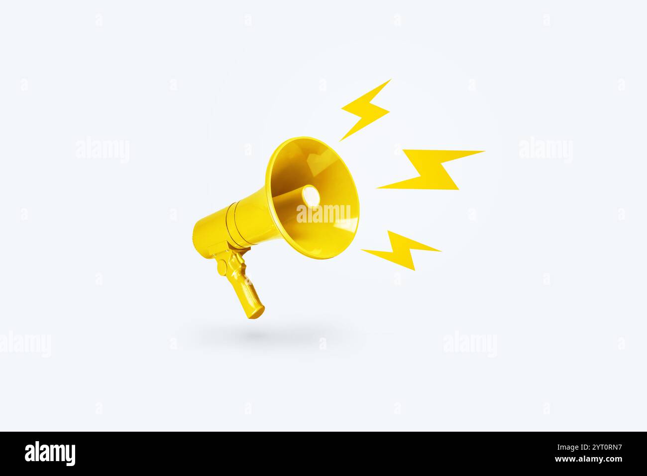Kreativer gelber Lautsprecher mit gelben Blitzlichtern. Kreative Idee, Aufmerksamkeit! Dringende Neuigkeiten. Blitzverkehr, Werbung und Botschaft. Stockfoto