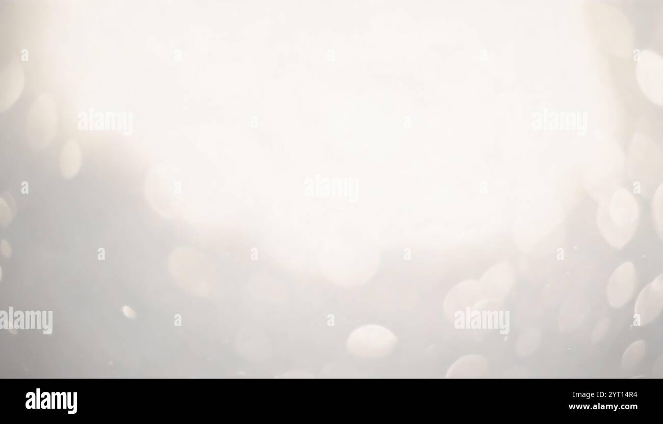 Strahlend weißer Bokeh-Effekt auf weiches weiß verschwommenes Hintergrundbild, ein funkelndes silbernes Schein, ein ätherischer festlicher Winter Schnee Eiszauber Abstra Stockfoto