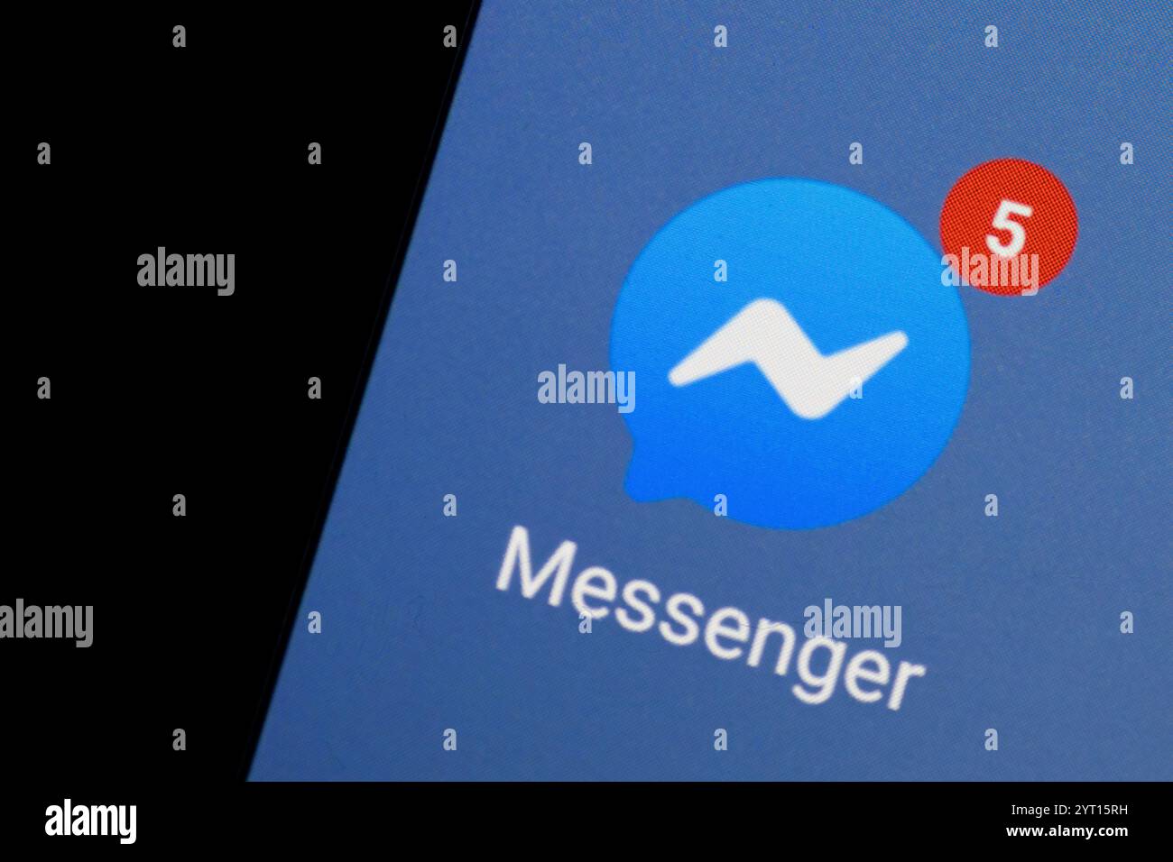Leszno, Polen. Dezember 2024. Messenger-Benachrichtigungssymbol auf dem mobilen Bildschirm Stockfoto