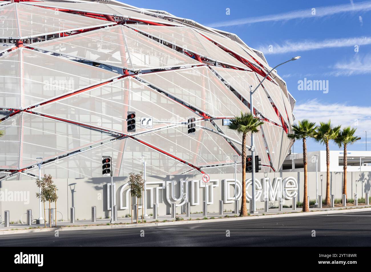 Der Intuit Dome ist eine Halle, in der Sport, Konzerte und Veranstaltungen stattfinden. Das Stadion wurde 2024 eröffnet und beherbergt die Los Angeles Clippers. Stockfoto