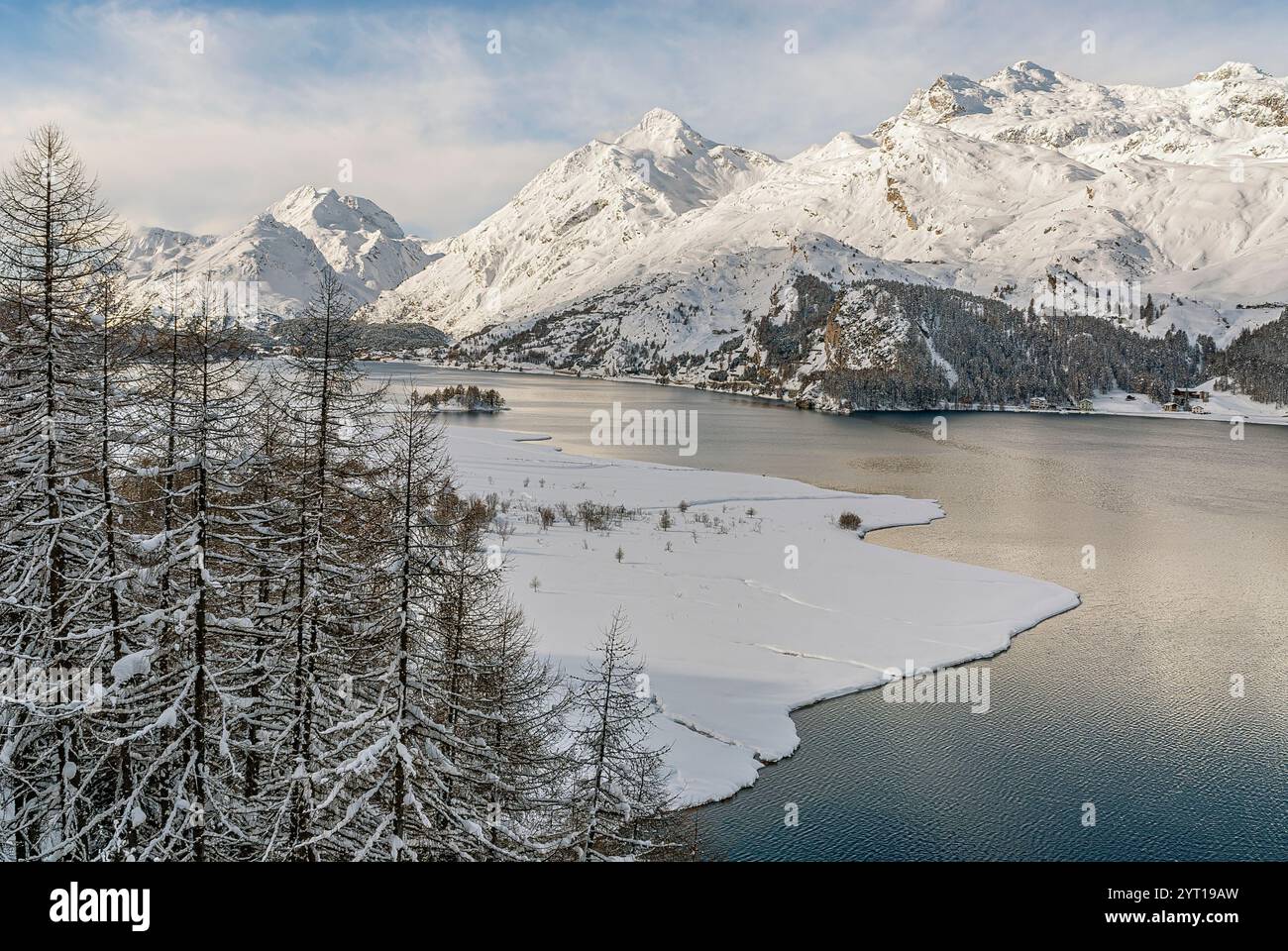 Winterberglandschaft am Silser See bei Sils-Maria im Engadin, Schweiz Stockfoto