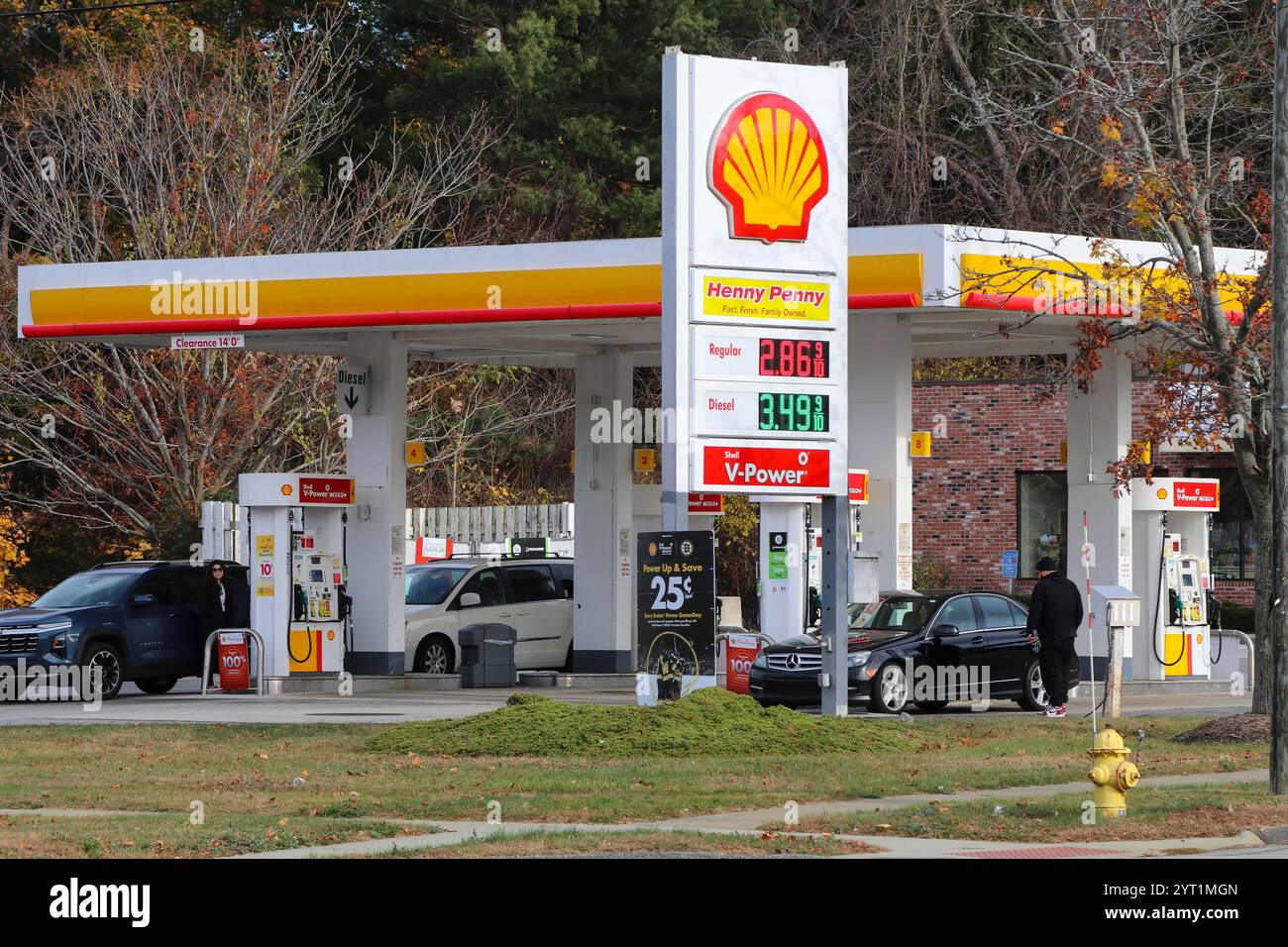 Shell Tankstelle in Groton, Connecticut am 10. November 2024. Stockfoto