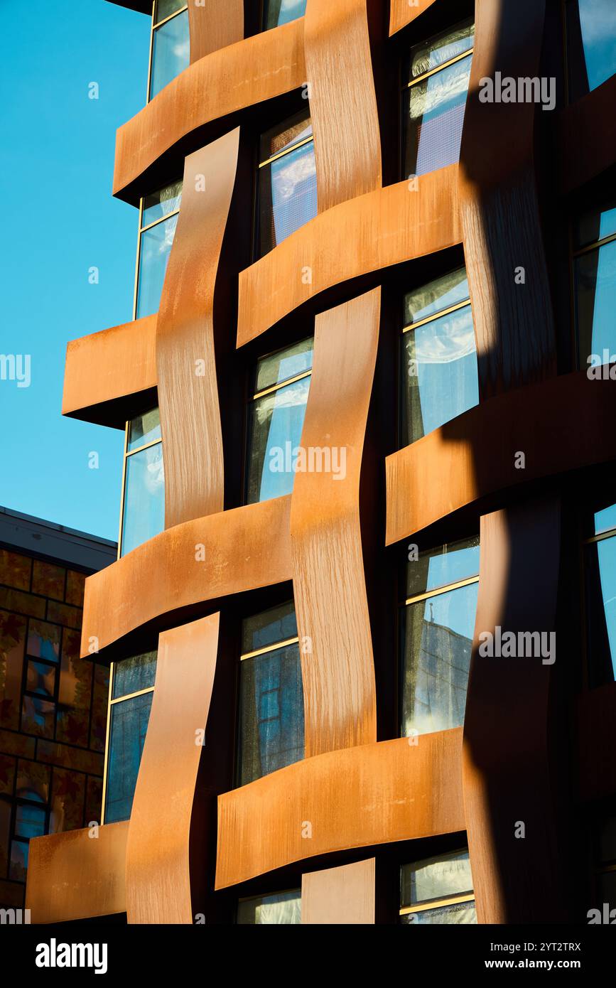 Entdecken Sie Innovatives Architekturdesign Mit Beeindruckenden Funktionen Der Kupferverkleidung Stockfoto