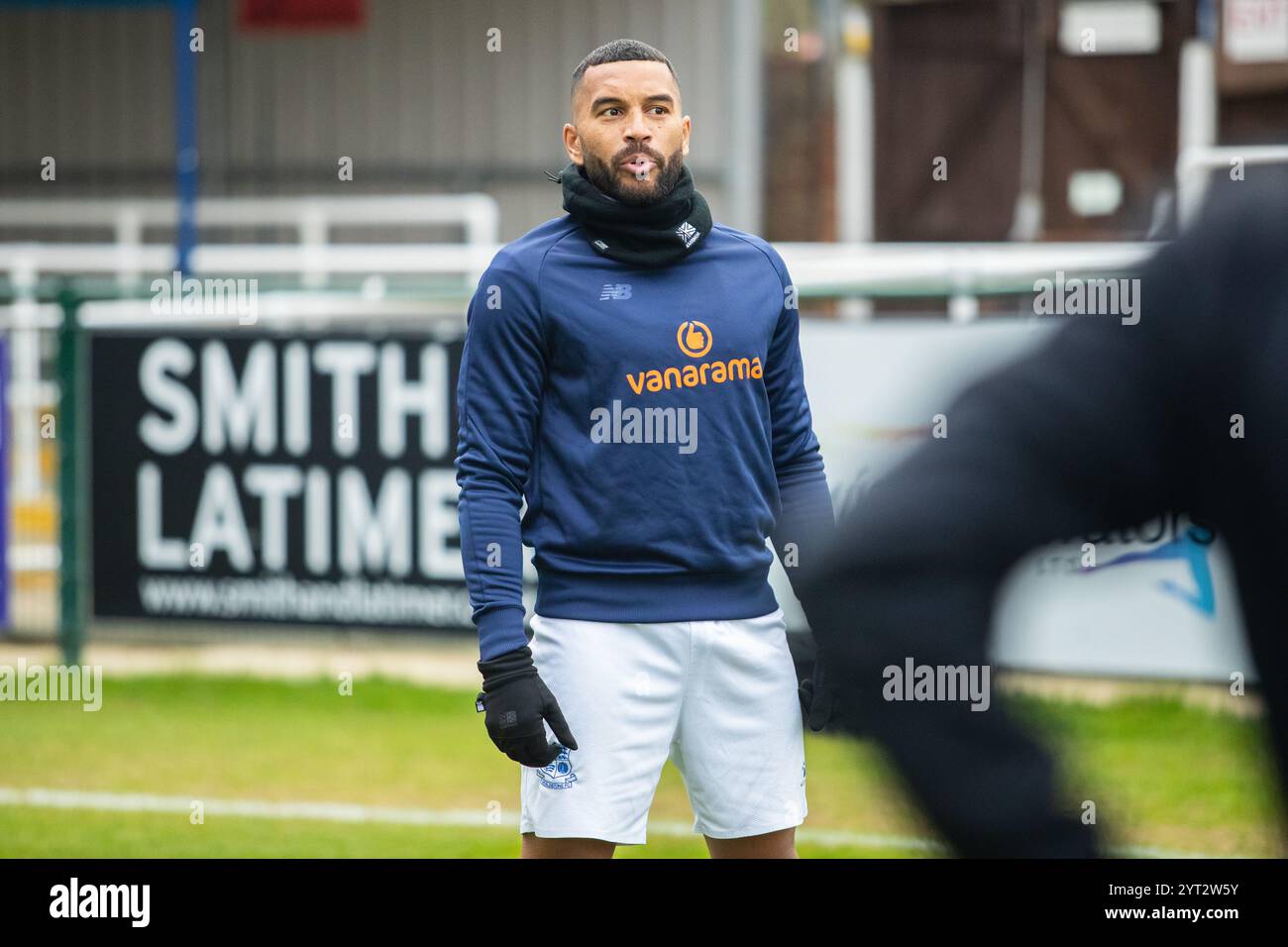 Adrian Mariappa konzentrierte sich vor Wealdstone gegen Rochdale 16/11/24 Stockfoto