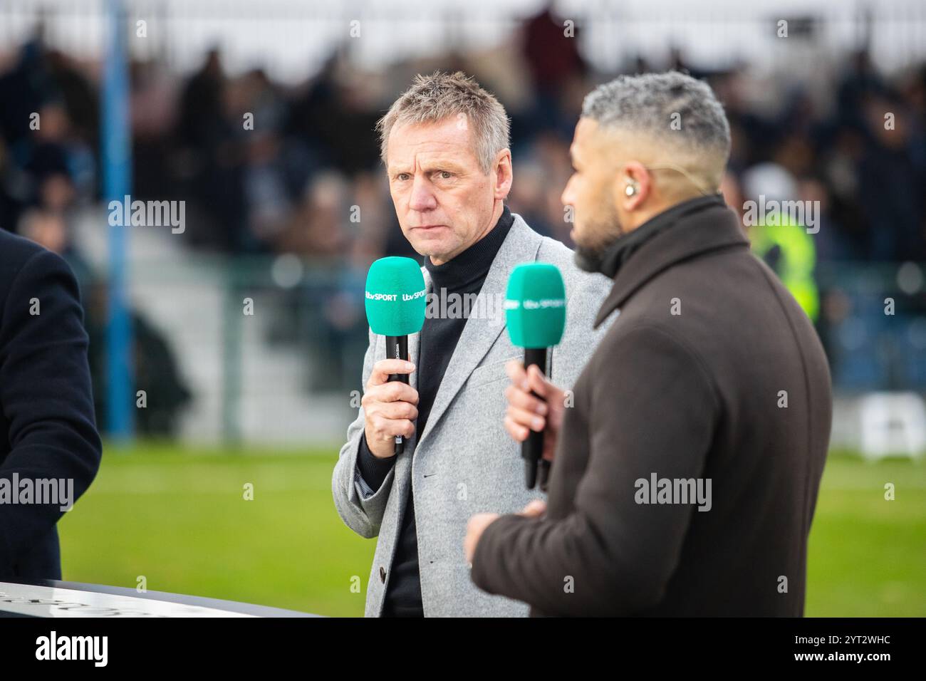 Stuart Pearce als Experte für ITV beim FA Cup Spiel zwischen Wealdstone FC und Wycombe Wanderers 30/11/24 Stockfoto