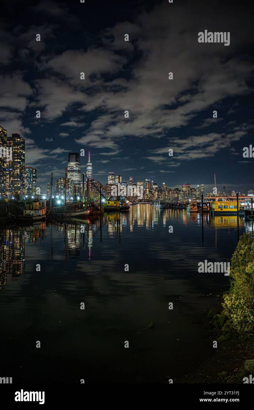 Wunderschöne Skyline von New York mit Blick auf das Morris Canal Basin von New Jersey Stockfoto