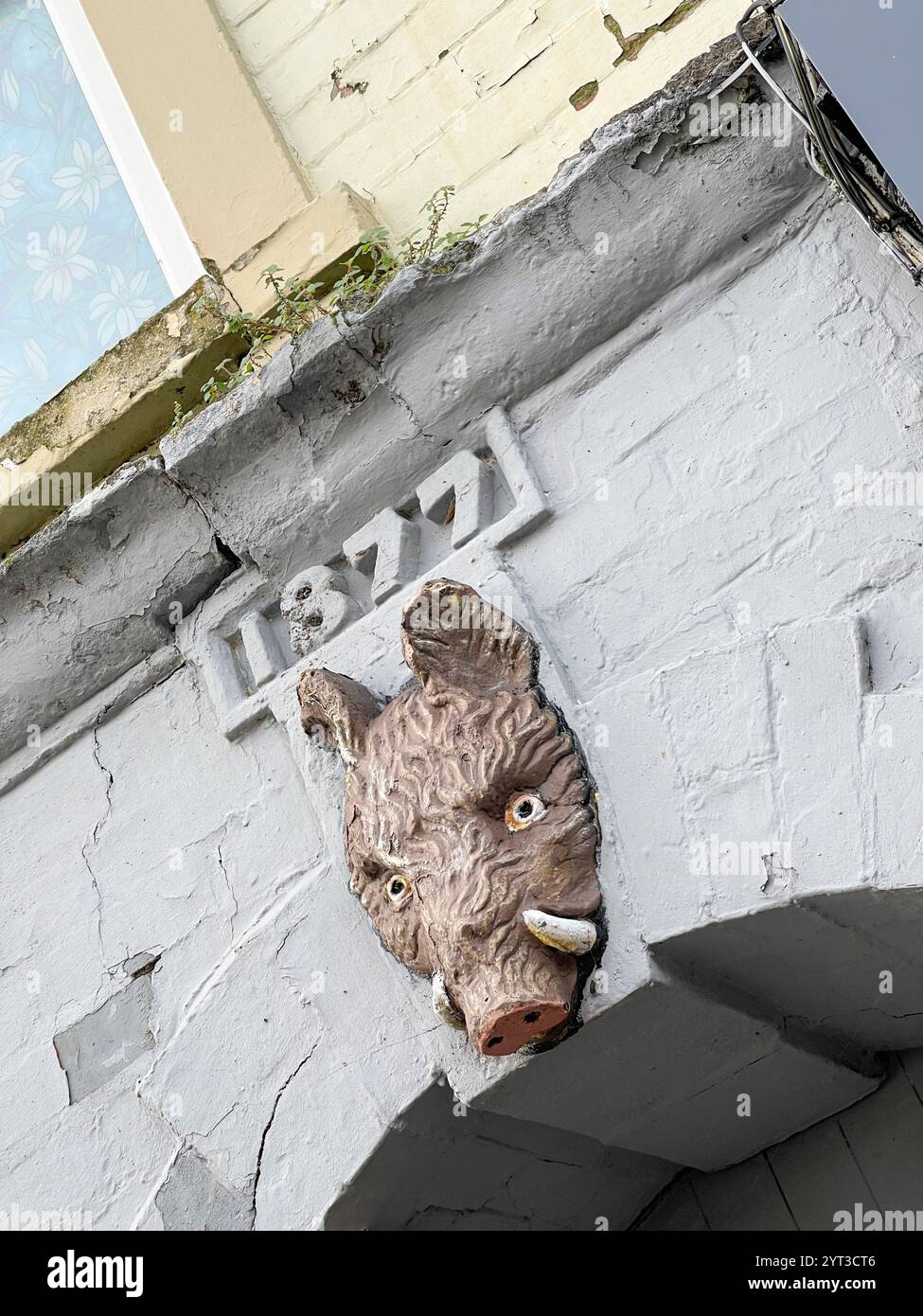 Boar's Head Allee 1877, Cross Street, Abergavenny, Wales. UK - Smartphone-aufgenommenes Stockfoto