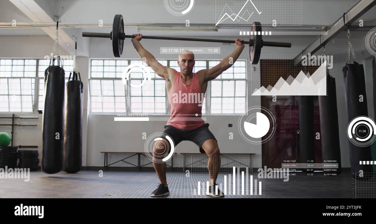 Bild der Datenverarbeitung und Diagramme über dem kaukasier, der Gewichtshalber im Fitnessstudio trägt Stockfoto